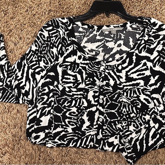 Top - Picture 2 of 3